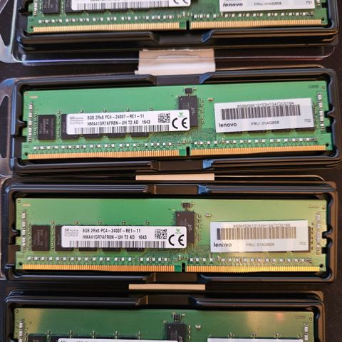 SK Hynix DDR4 32 GB Kit. 4x8 GB DDR4 2400 ECC RDIMM