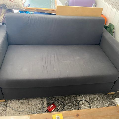 Liten, to-seters, sovesofa