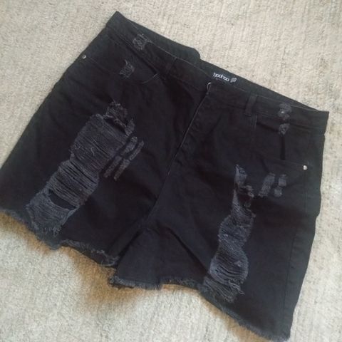 Fine shorts fra BooHoo, 50,-