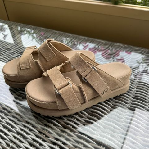 Uggs sandaler - svært lite brukt