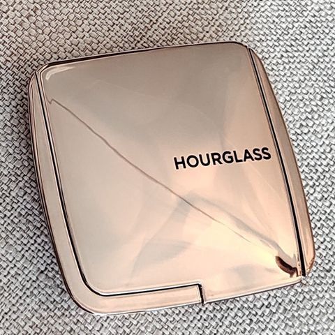 Hourglass bronzer