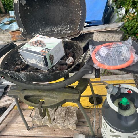 WEBER GAS GRILL FULL GAS ., NY LAVA STEIN , NY GAS SLANG