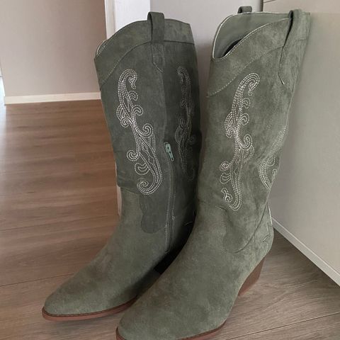 Stilige Cowboy Boots kr 300