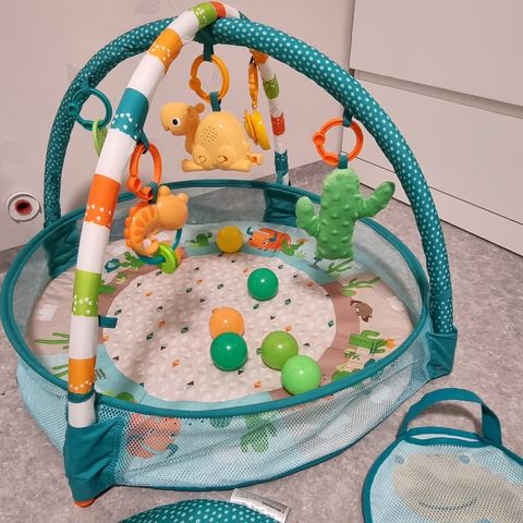 Babygym med lyd, speil og ballbinge