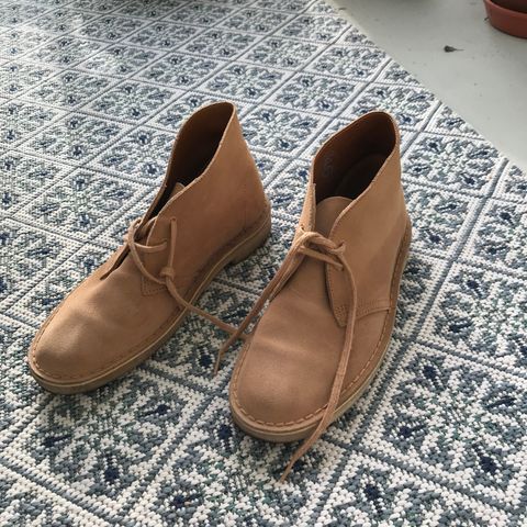 Clarks i semsket skinn farge beige