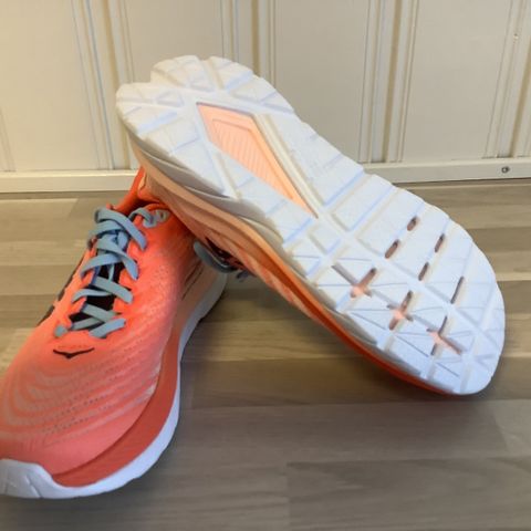 Hoka W Mack 5, str. 39 til salgs