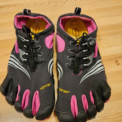 Vibram fivefingers str. 40 - Pent og lite brukt