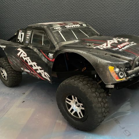 Traxxas Slash VXL 4x4 3s m/lader og batteri