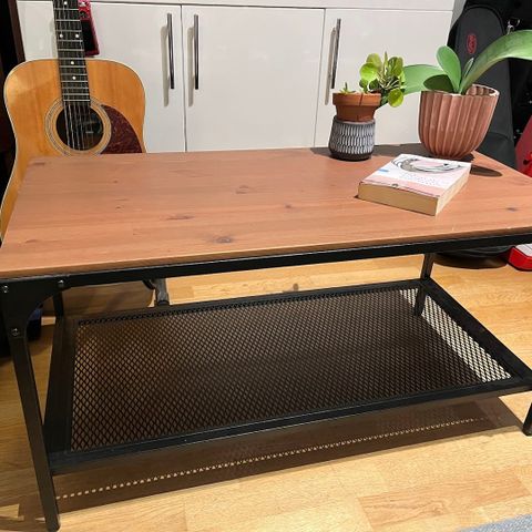 Sofabord FJÄLLBO fra IKEA