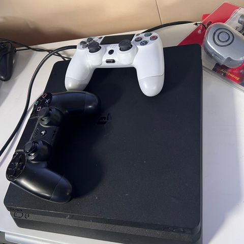 Playstation 4 slim