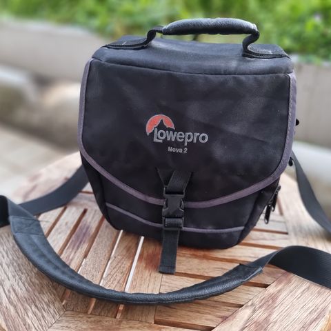 Lowepro kamerabag Nova 2