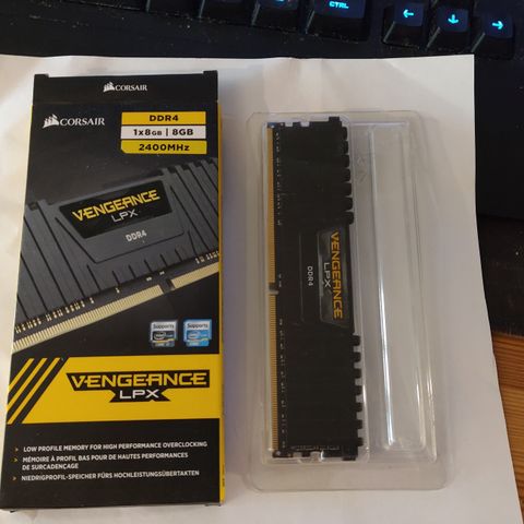 Corsair Vengeance LPX DDR4 8GB 2400MHZ RAM Memory Minnebrikke