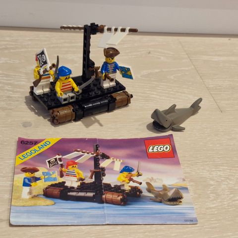 Lego 6257 Castaway's Raft fra Lego Pirates serien