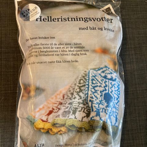 Helt ny strikkepakke/garnpakke - Helleristningsvotter fra Alta