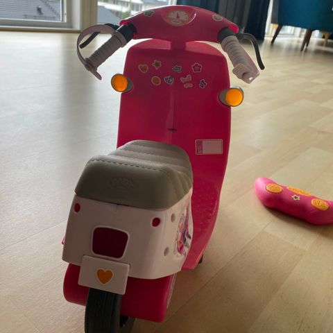 Fjernstyrt dukkescooter  Babyborn