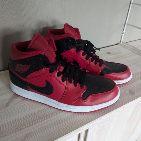 Nesten ubrukte Nike Air  jordans mid selges