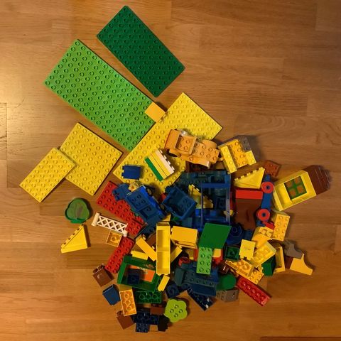 Lego duplo byggeklosser og koffert