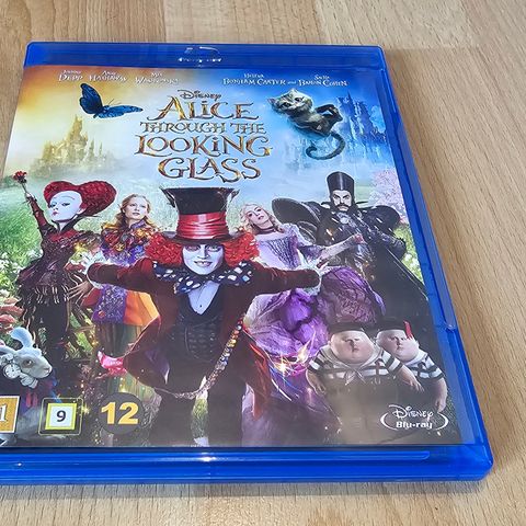 Alice Through the Looking Glass på Blu-ray selges