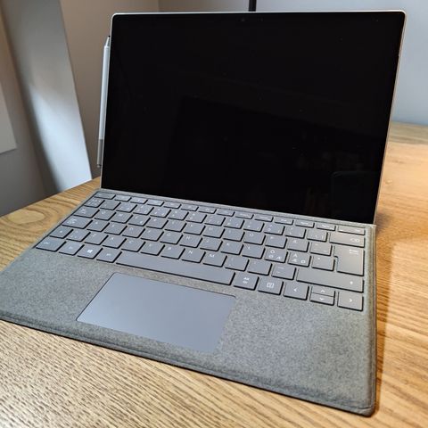 Microsoft Surface Pro 5 – i5/7300U/8GB/256GB