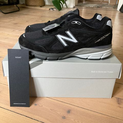 New Balance 990v4 «Black/Silver» US8/41,5