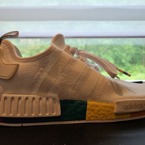 Selger ubrukt Adidas NMD One Love strl 46