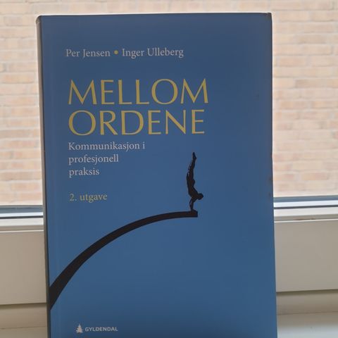 Mellom ordene