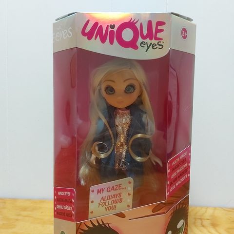 Unique eyed dukke