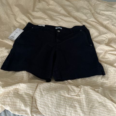 Shorts fra Floyd selges til 400kr