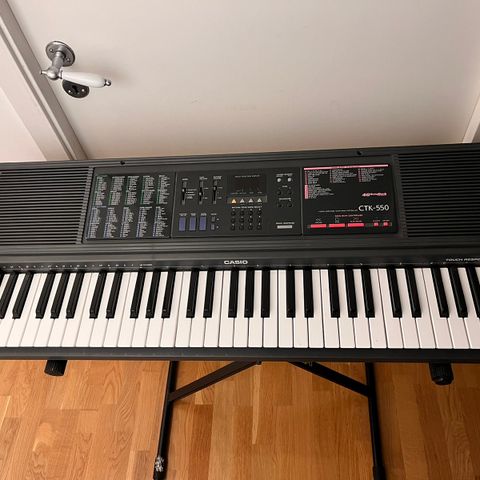 Casio CTK-550, Keyboard, orgel, piano, kan bringes