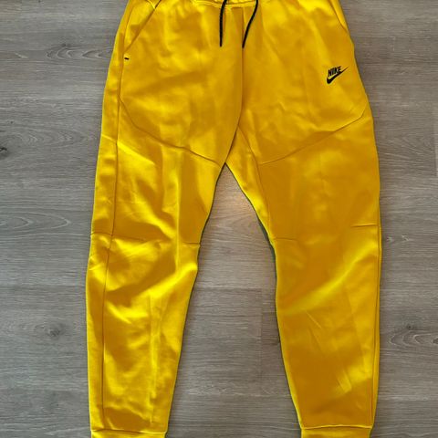 Nike Tech Fleece bukse str M