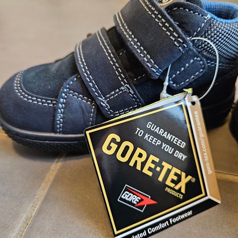 Ubrukte gore-tex sko str. 23