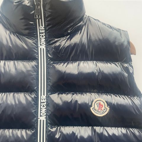 « Moncler » vest