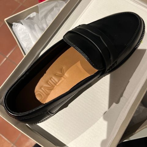 Svarte loafers