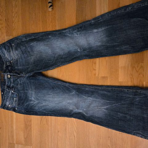 Mogul jeans low waist selges.