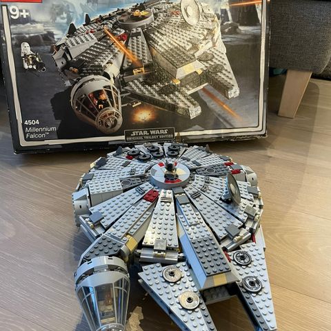 Lego 4504 Millennium Falcon