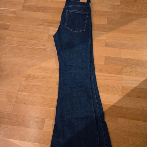 Bershka flare helt nye jeans strl 40