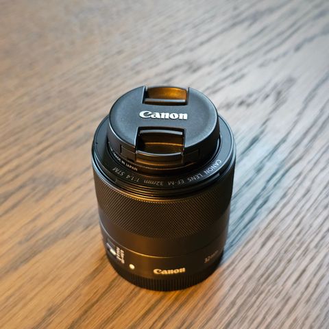 Canon efm.  3  objektiver, 5 batterier og kamersekk til salgs.