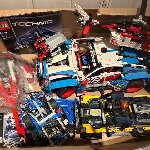 Kasse med flere sett lego technic