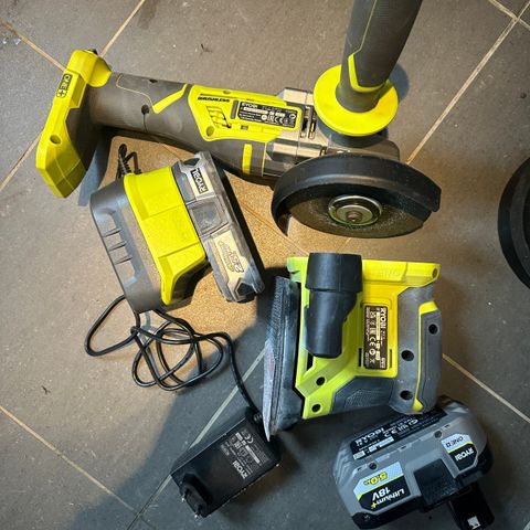 Ryobi vinkelsliper og pussemaskin med 2 batteri og lader