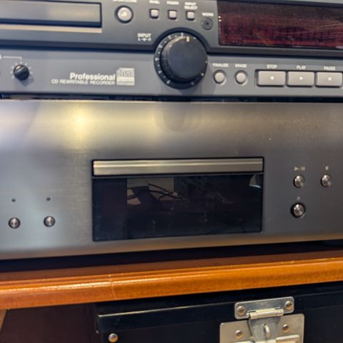 Denon DCD A110 CD og SACD-spiller. Vurderes solgt.