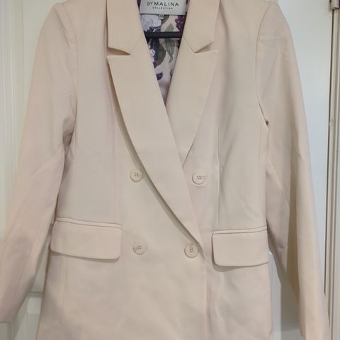 Kul blazer fra By Malina