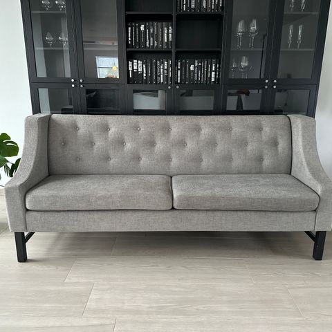 Halvor Bakke spisebordsofa i nydelig beige farge - Signature Collection