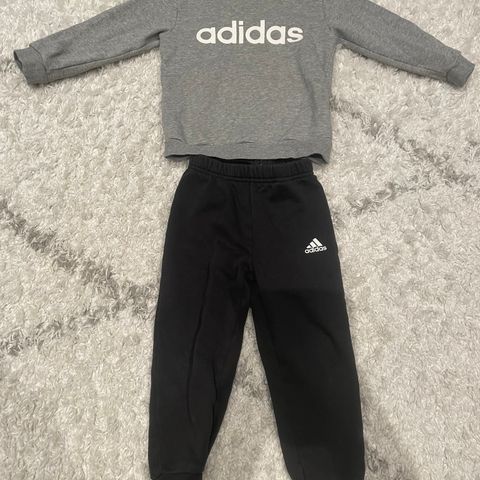 Adidas joggedress str 98