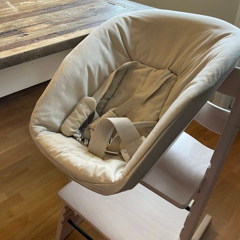 Super praktisk New Born seat fra Stokke til Tripp trapp stol