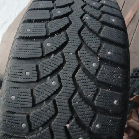 4 stk Bridgestone Piggdekk med felg til Mitsubishi Outlander 216/60R16, som nye.