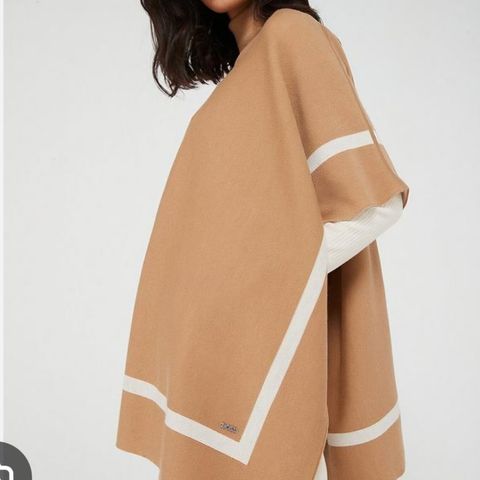 Poncho Boss Lia Wool