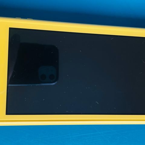 Nintendo Switch lite. Gul