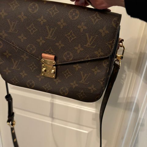 Louis Vuitton, verdens fineste veske med kvittering selges.