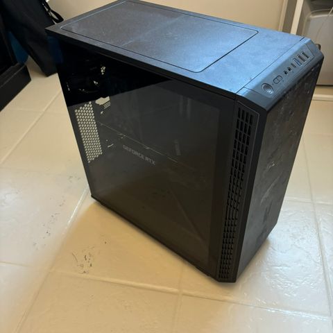 Selger gaming pc