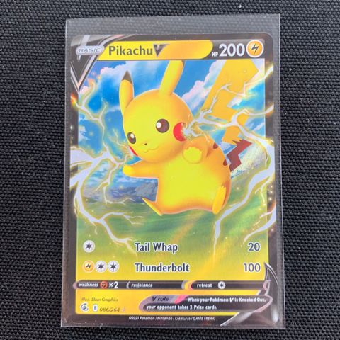 Pikachu V - Fusion Strike